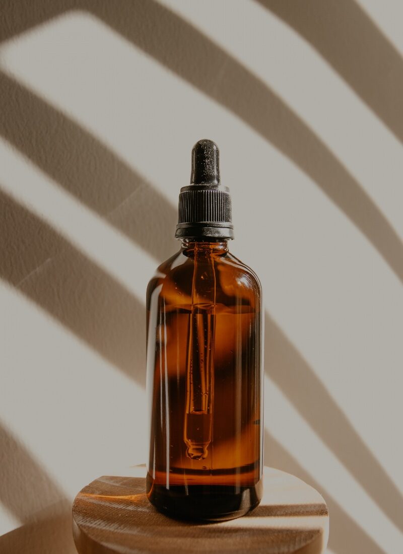How to Apply Oil to Hair and Skin: 8 Natural Oils (To Always Have in Your Vanity)