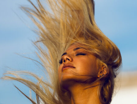 how to stop hair going frizzy in heat