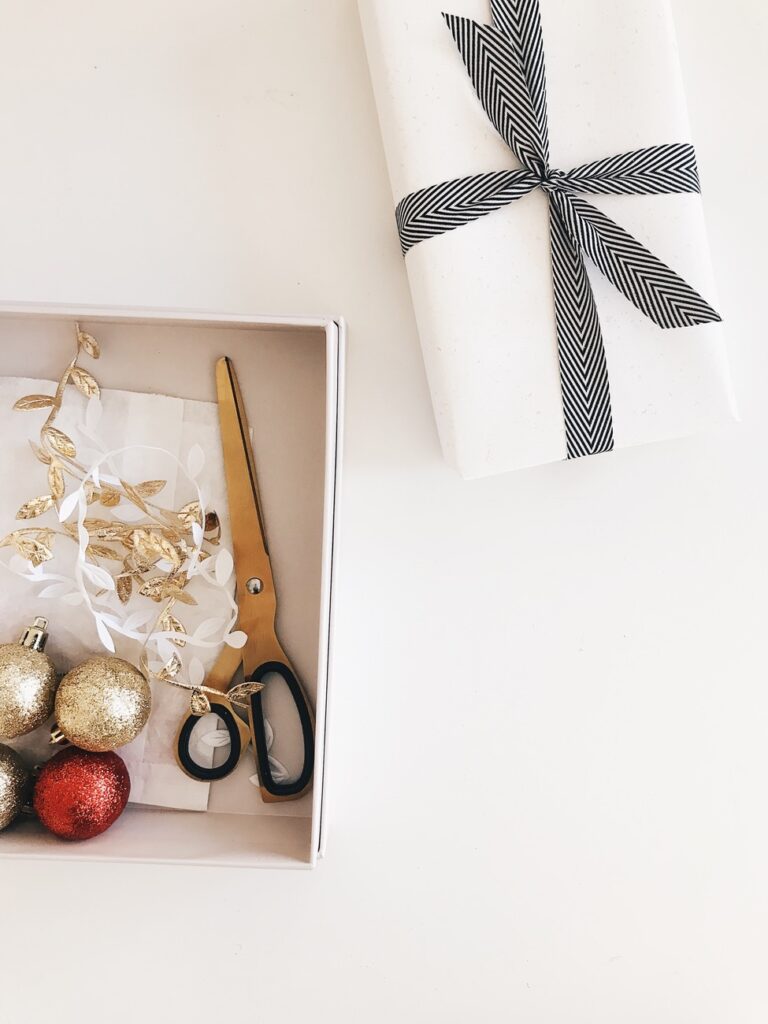 minimalist christmas decor
