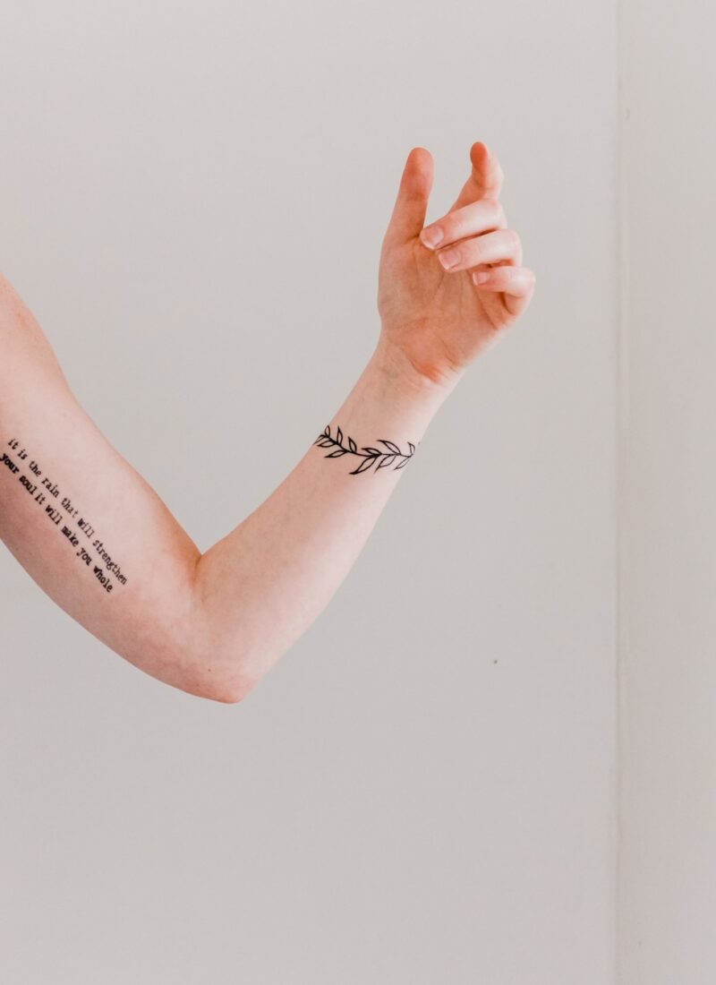 Minimalist Tattoo Ideas – 20+ Simplistic Tats That Are Insanely Cute