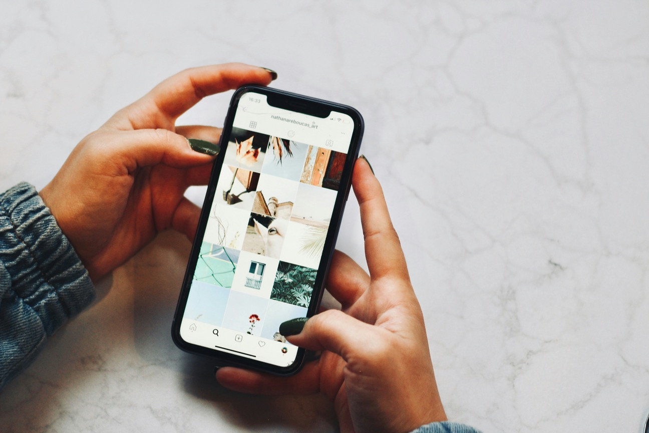 how to clean out your phone