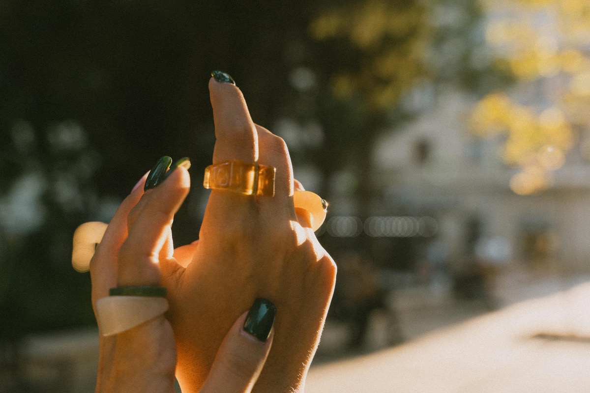 minimalist fall nail art