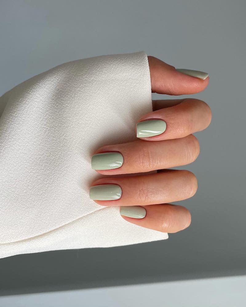 Mint green manicure