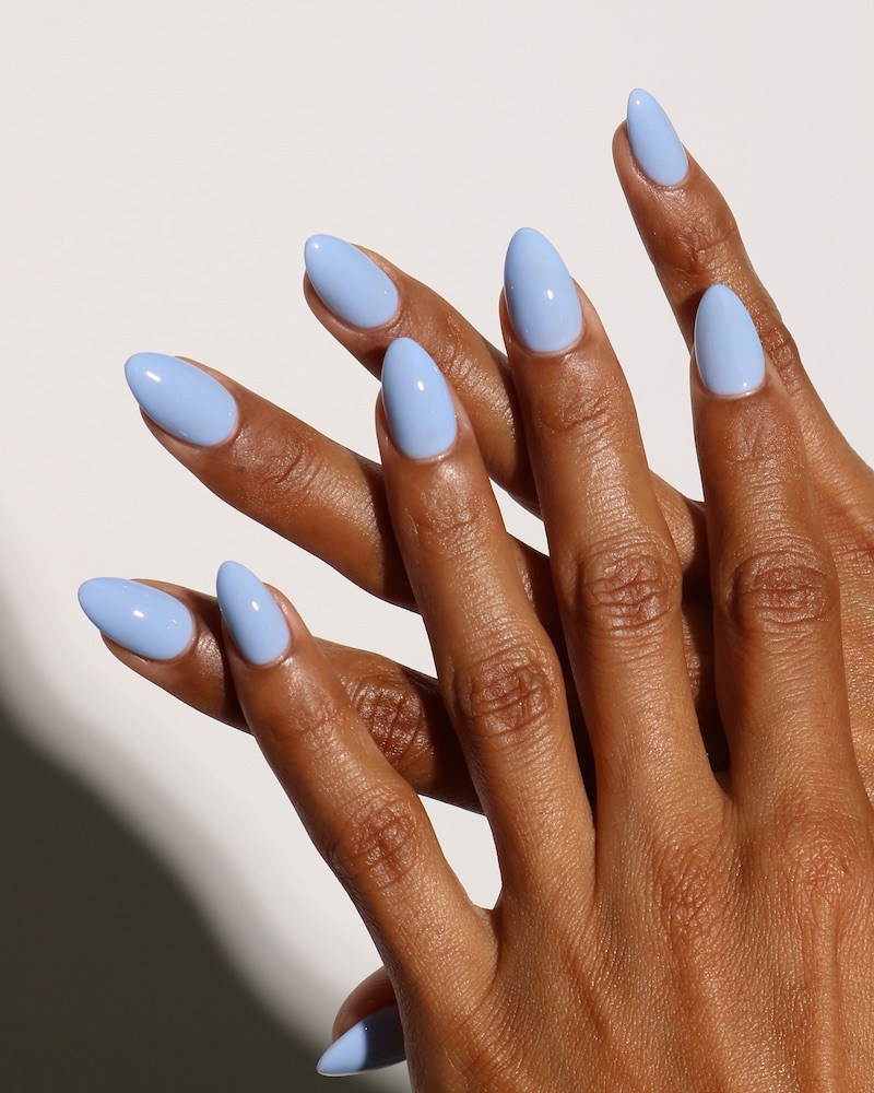 Simple light blue almond nail look for winter