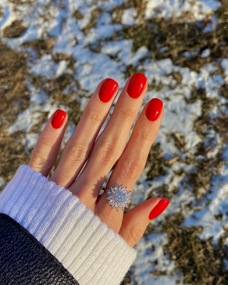 Classic red nails for winter