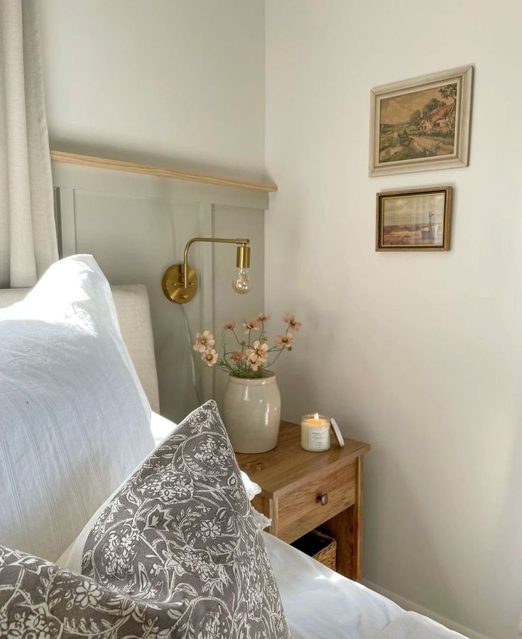minimalist nightstand decor idea
