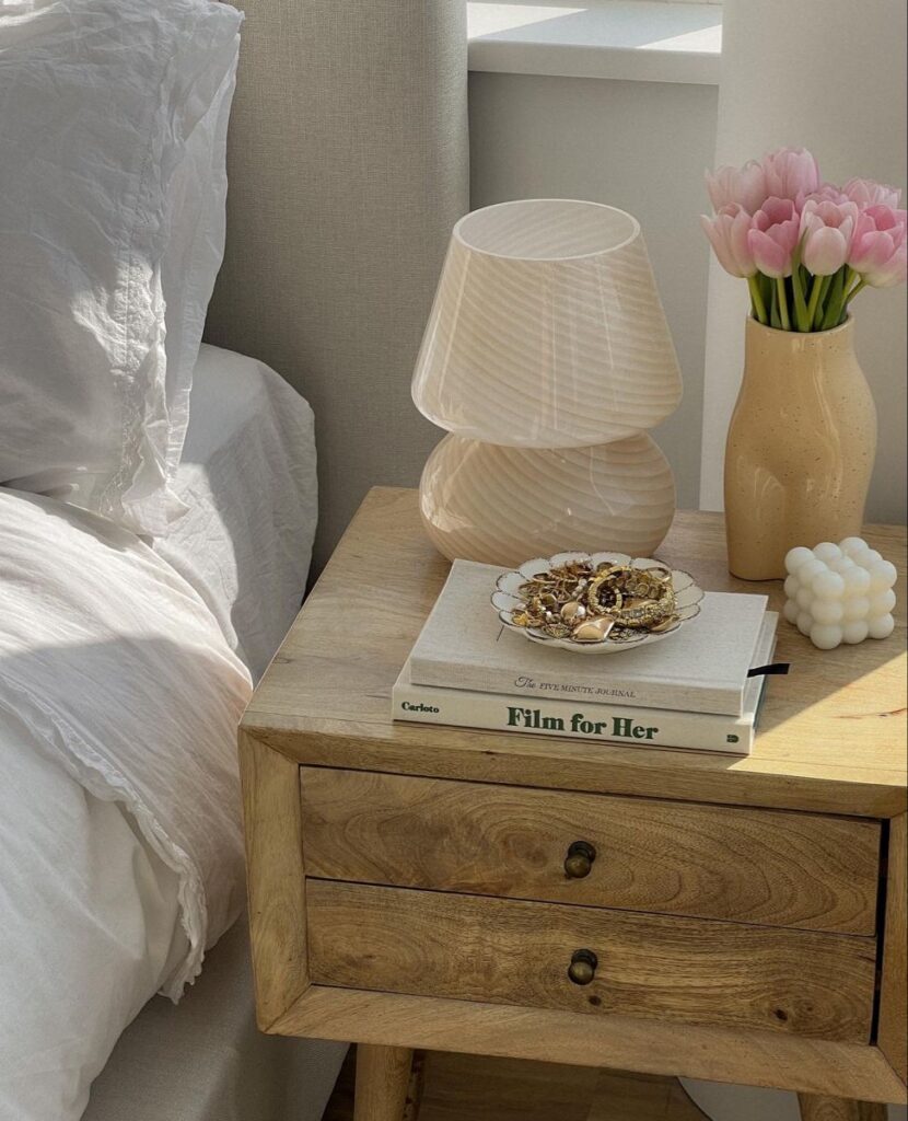 minimalist nightstand decor ideas