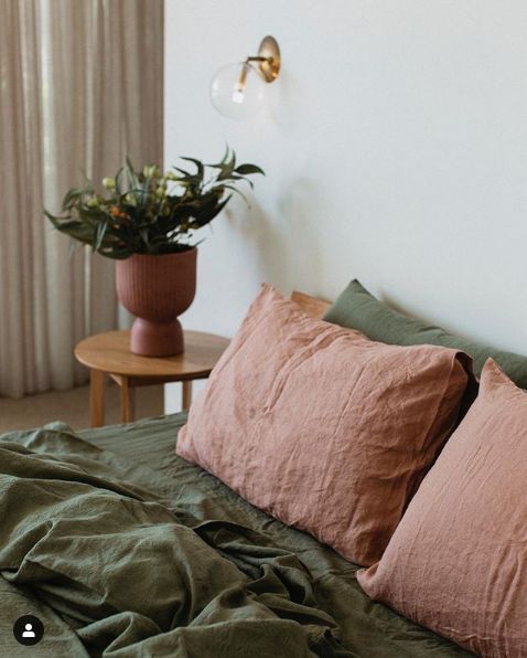 minimalist nightstand decor ideas