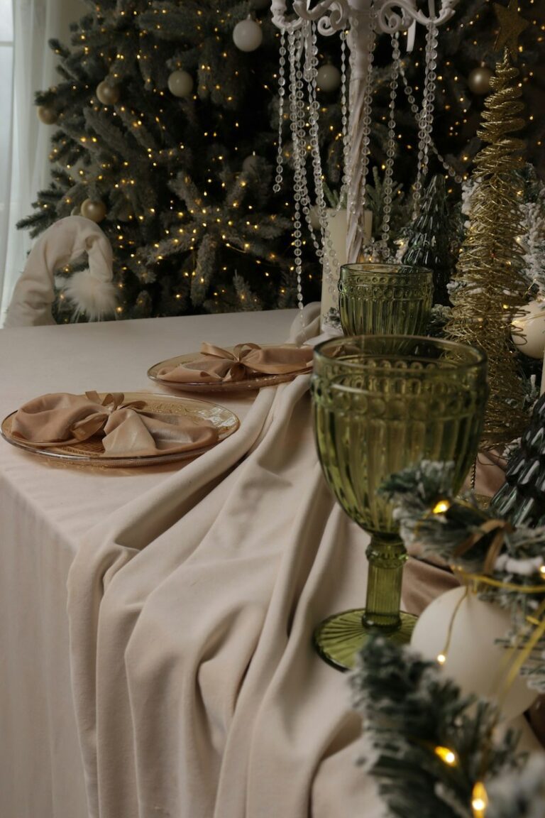 How to Host a Holiday Party – A Stress-Free Guide to Hosting The Perfect Festive Gathering for Friends