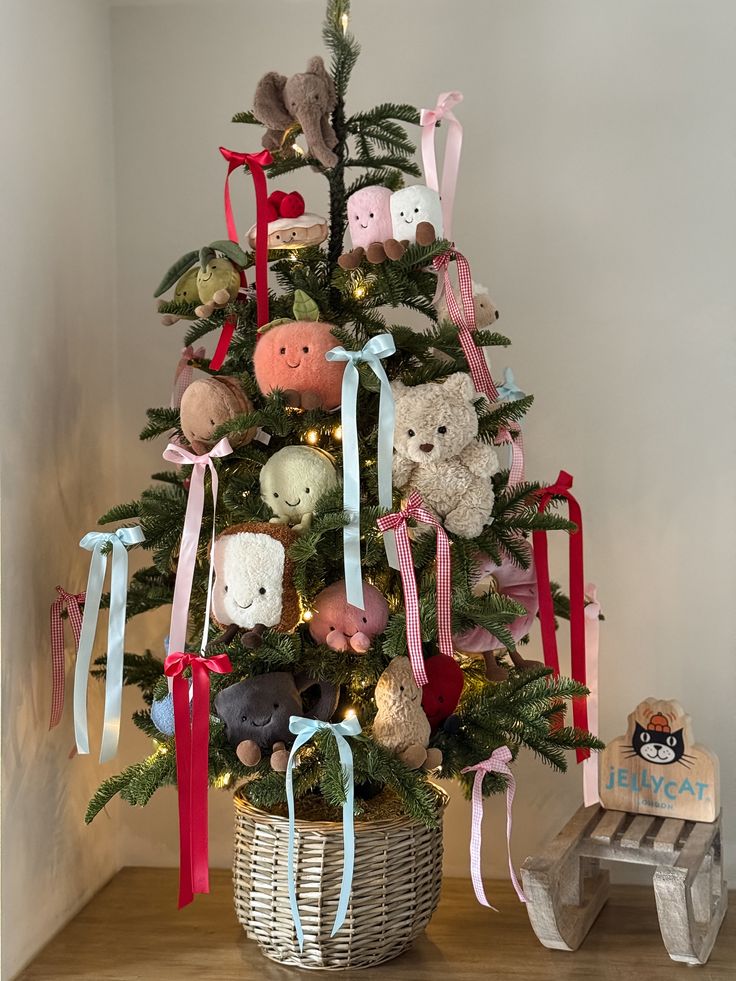 mini christmas tree theme ideas