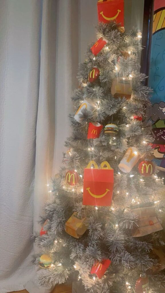 mini christmas tree themes